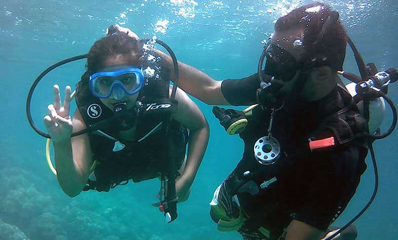 PADI DSD ( DISCOVER SCUBA DIVING ) AT SEA SHORE